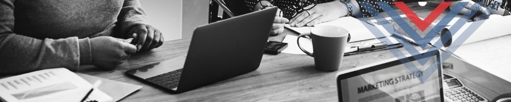 postazione di lavoro coworking prenotata per lavoro in presenza