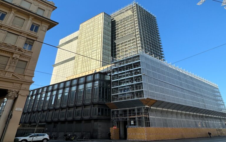 Lavori di bonifica amianto e fibre artificiali vetrose dell’ex grattacielo RAI di Torino